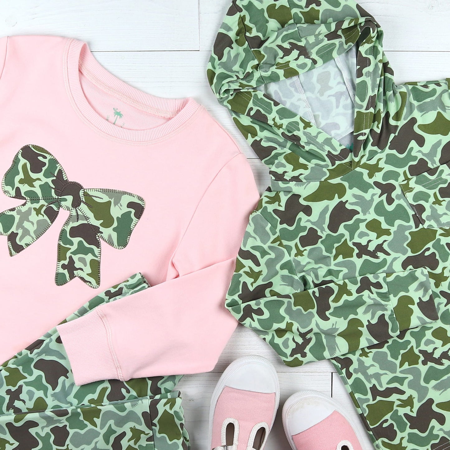 Girls Sweatshirt - Camo Bow