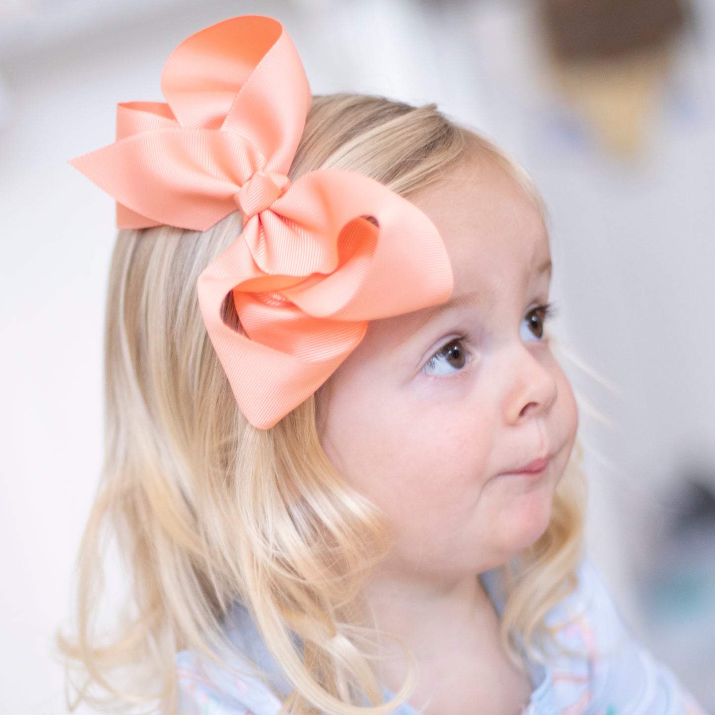 Peaches Biggie Bow