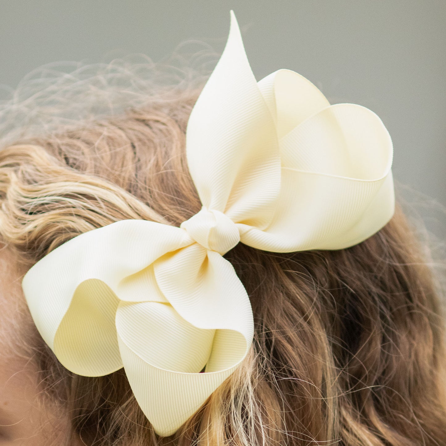 Buttermilk Biggie Bow