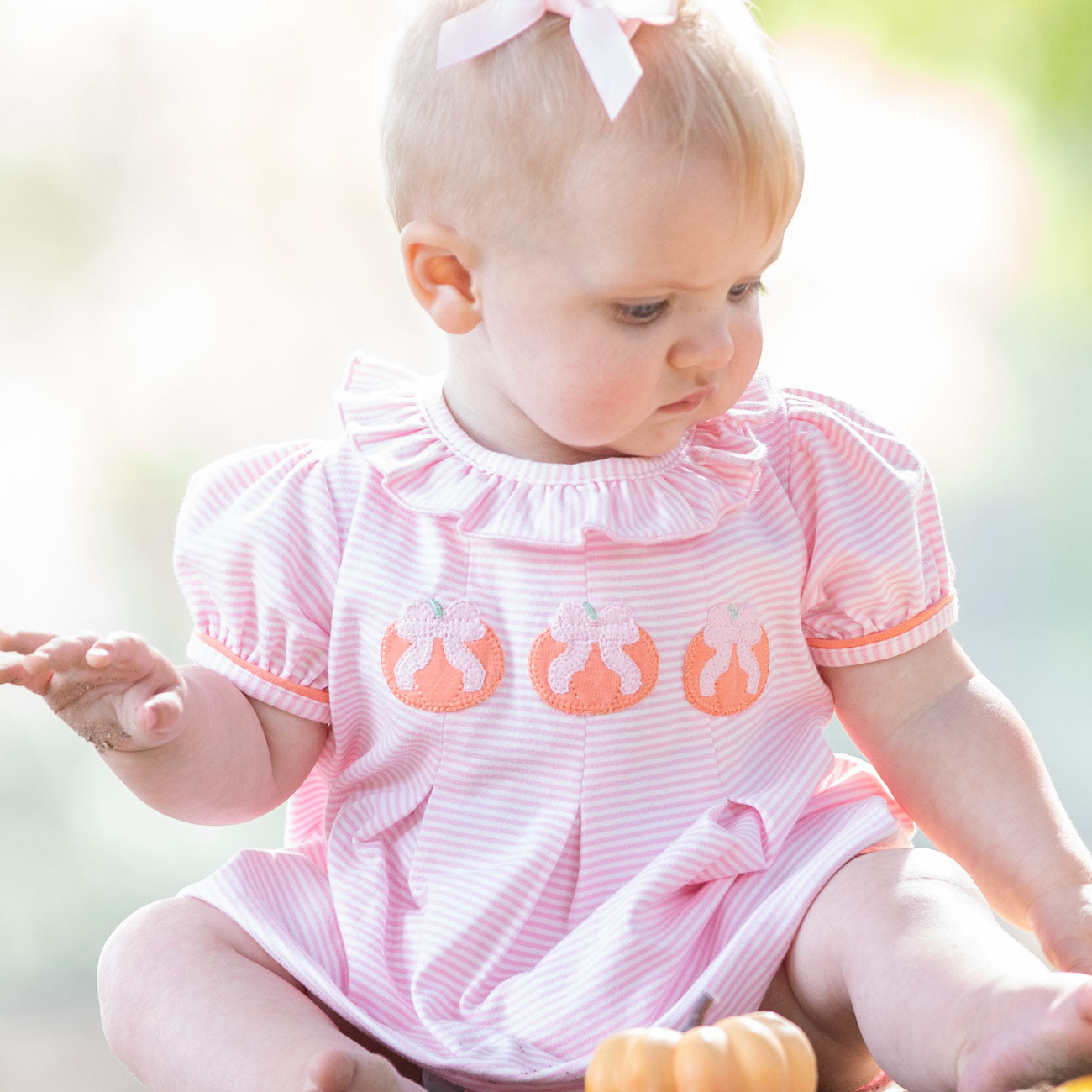 Close up details of Pumpkin Bow Bubble