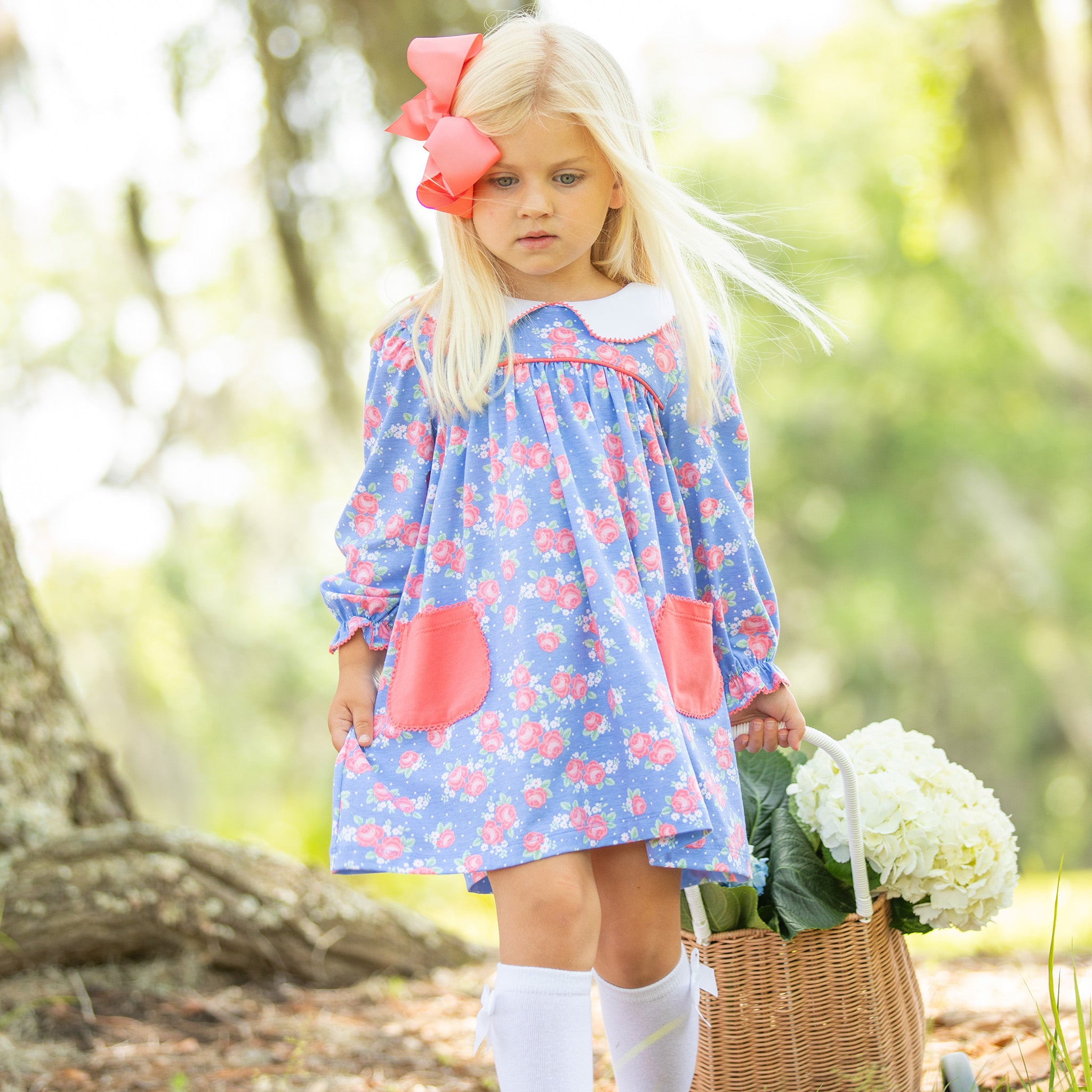 https://shrimpandgritskids.com/cdn/shop/files/blueberry-rose-dress-girls-collar-pockets-matching-shrimp-and-grits-childrens-clothing-2.jpg?v=1689603478